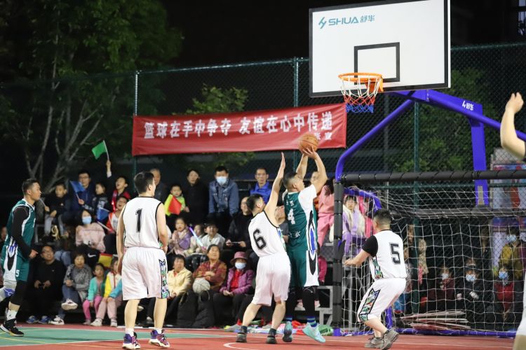 特并使其